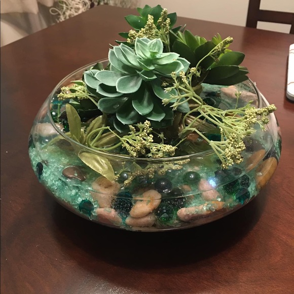 Centerpiece - Picture 6 of 9